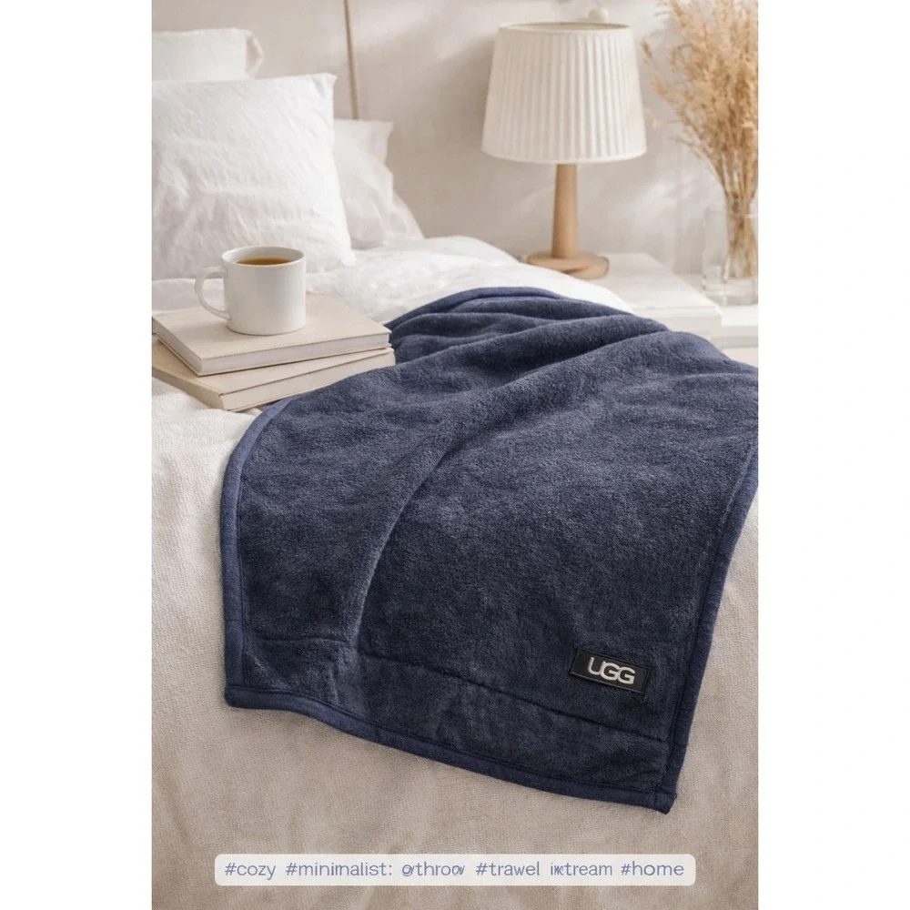 UGG Quilted Pillow Sham‎ Navy Blue Jersey Fleece Standard Size 20x26 Zippered